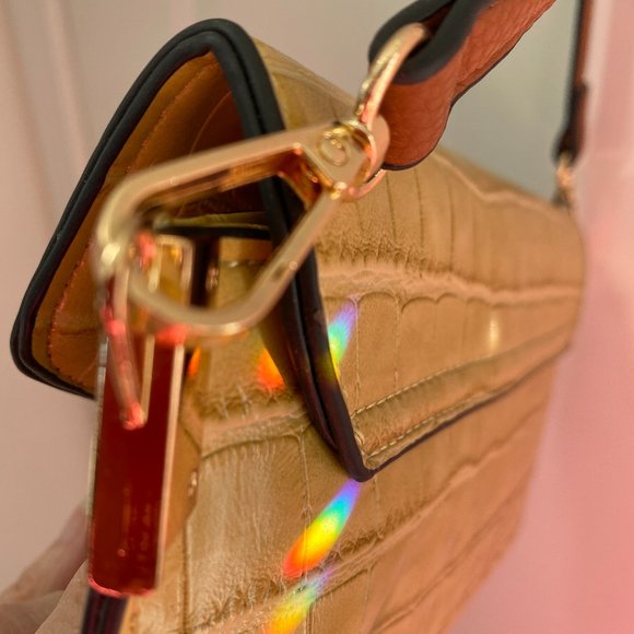 Klutch Sightseer Crossbody Purse Bag Yellow Gold color with croc pattern 9" x 5" - Picture 6 of 9